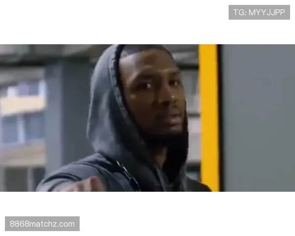 利拉德昨晚发了个动态，鞋墙和金表把我看懵——下个月房租还没着落