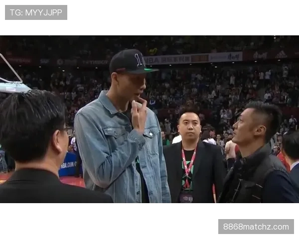 郭艾伦穿睡衣拎外卖回豪宅，隔壁阿姨都懵了
